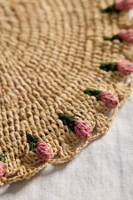 Tulip Border Raffia Placemat – Hand-Crafted Round Natural Fiber Table Mat - Image 2