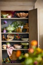 Botanical Silhouette Earthenware Serving Platter – 17-Inch Hand-Painted Floral Ceramic Oval Tray - Image 2
