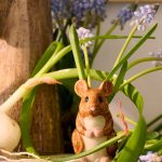 Hand-Painted Field Mouse Bud Vase – 3-Inch Hand-Crafted Ceramic Stoneware Mouse Figurine Vase