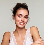 COVERGIRL Smoothers AquaSmooth Compact Foundation with SPF 20, Classic Ivory 710, 0.4 oz, Pressed Powder, Face Powder, Full Coverage Powder, Finishing Powder, Covers Fine Lines and Wrinkles - Image 5