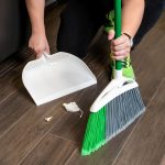 Libman Extra Large Angle Broom with Clean Fibers Dustpan & Green Steel Handle - Image 3